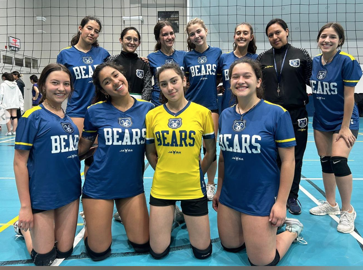 The Colegio Menor girls varsity volleyball team is striving for success in the 2023-2024 season. 